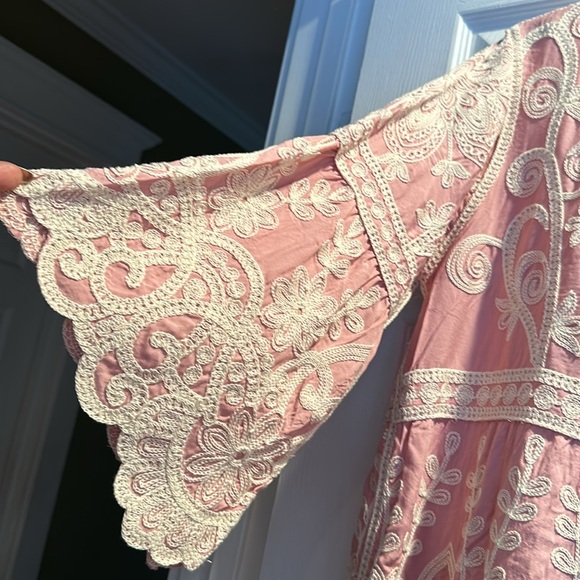 Kindred Pink Embroidered Blouse Large - Picture 2 of 4